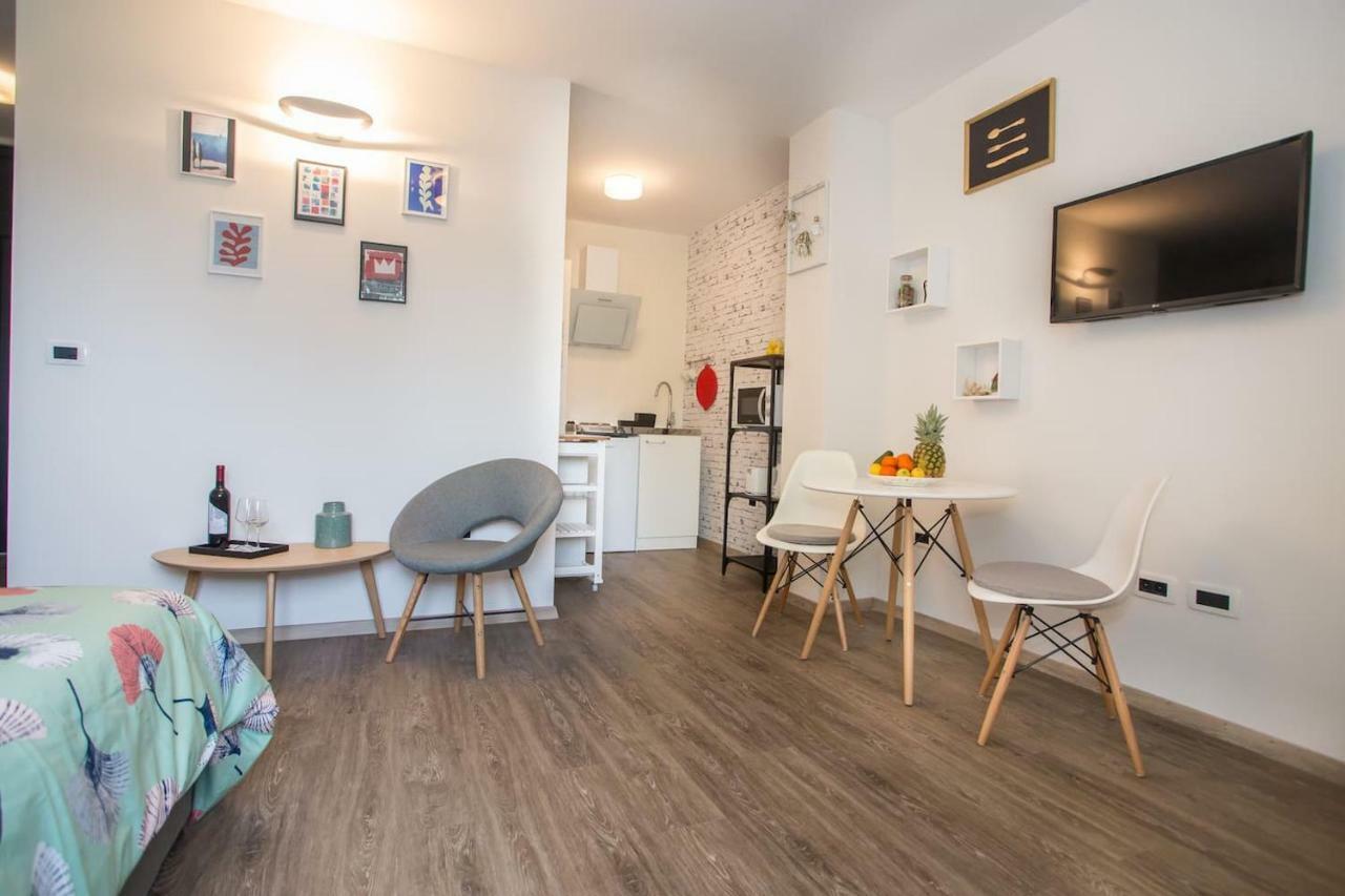 פורץ Caprice Studio Apartment מראה חיצוני תמונה