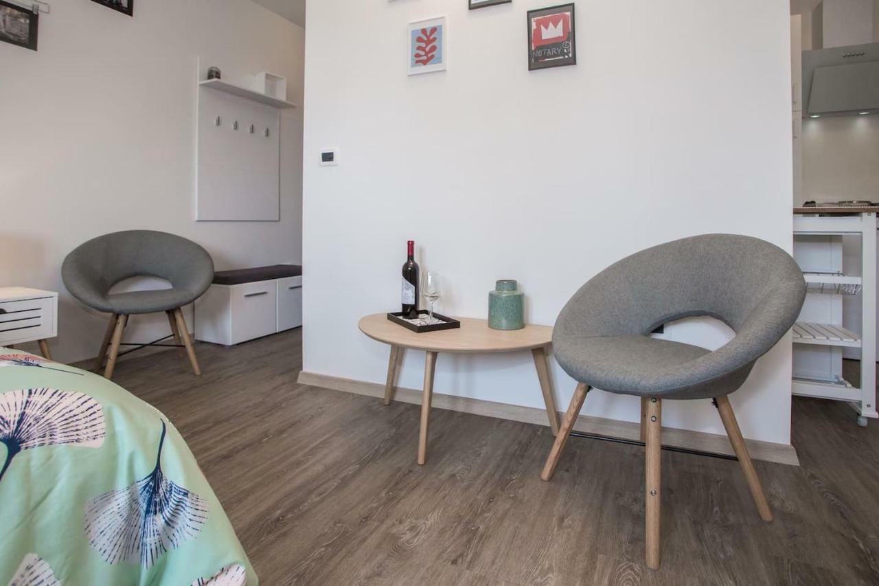 פורץ Caprice Studio Apartment מראה חיצוני תמונה