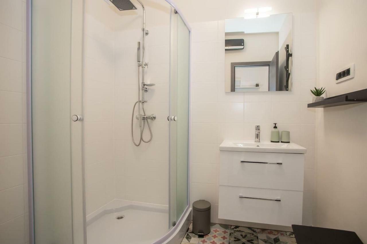 פורץ Caprice Studio Apartment מראה חיצוני תמונה