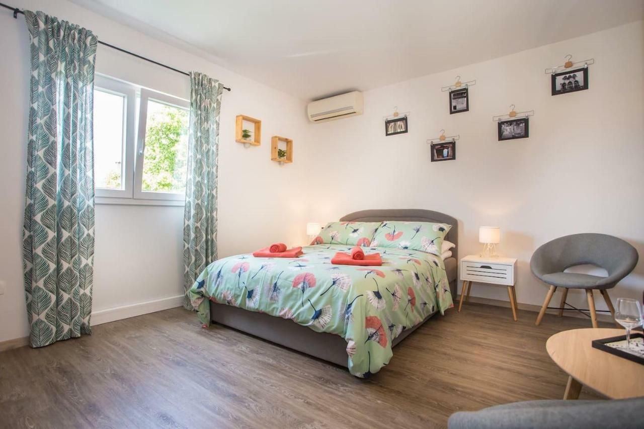 פורץ Caprice Studio Apartment מראה חיצוני תמונה