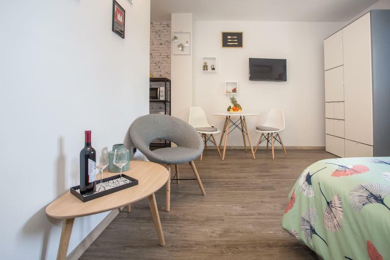 פורץ Caprice Studio Apartment מראה חיצוני תמונה
